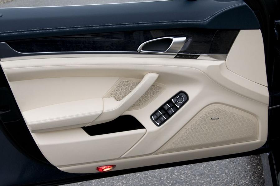  Porsche Panamera 2009 года  (фото 69 из 144)